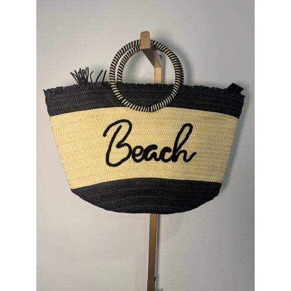 Magnolia Charms | Beach Bag - Picture 2 of 7